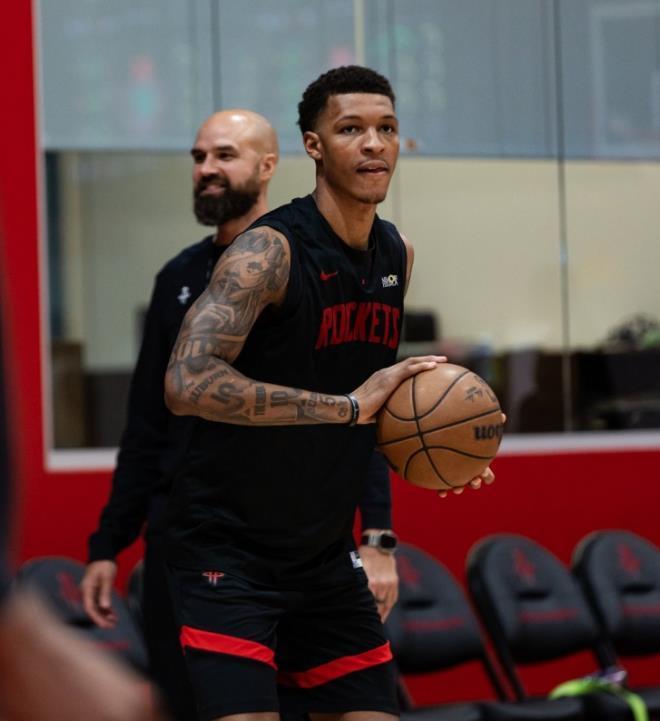 华体会APP-火箭队出场阵容巨变！10人轮换洗牌，双向后卫砍9+7+4，2阵挑大梁