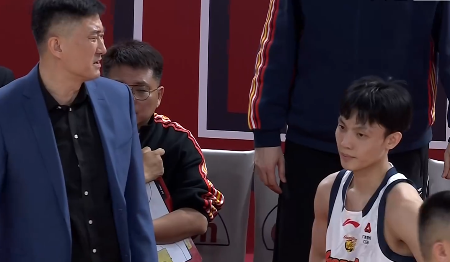 华体会官网-8投2中，4失误！徐杰究竟怎么了？杜锋一语道破天机，真不怪他