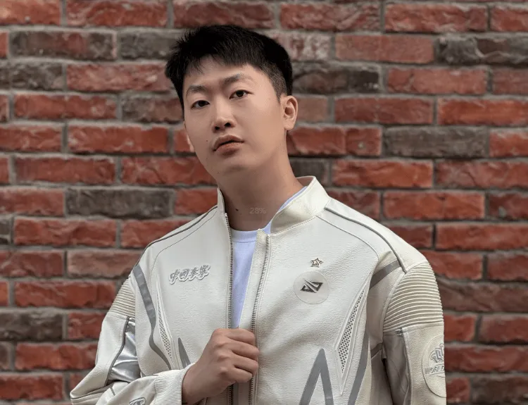 HuaTiHui-管泽元转发Bin社媒：快说你被盗号了我求你了